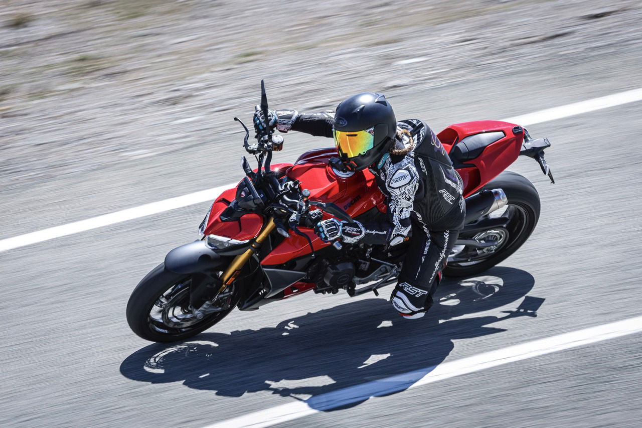 The new 2025 Ducati Streetfighter V2 S