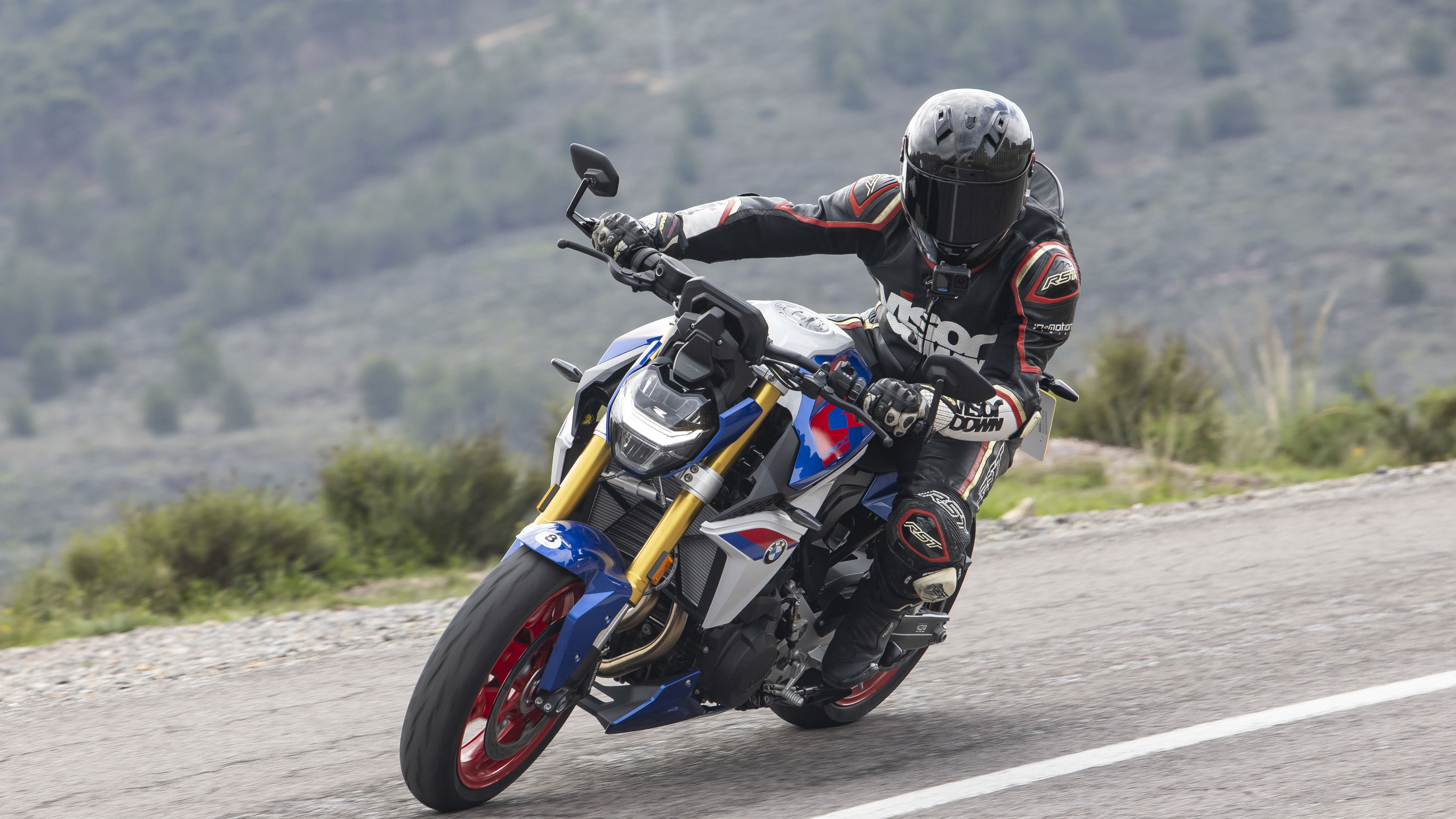 The 2025 BMW F900 R