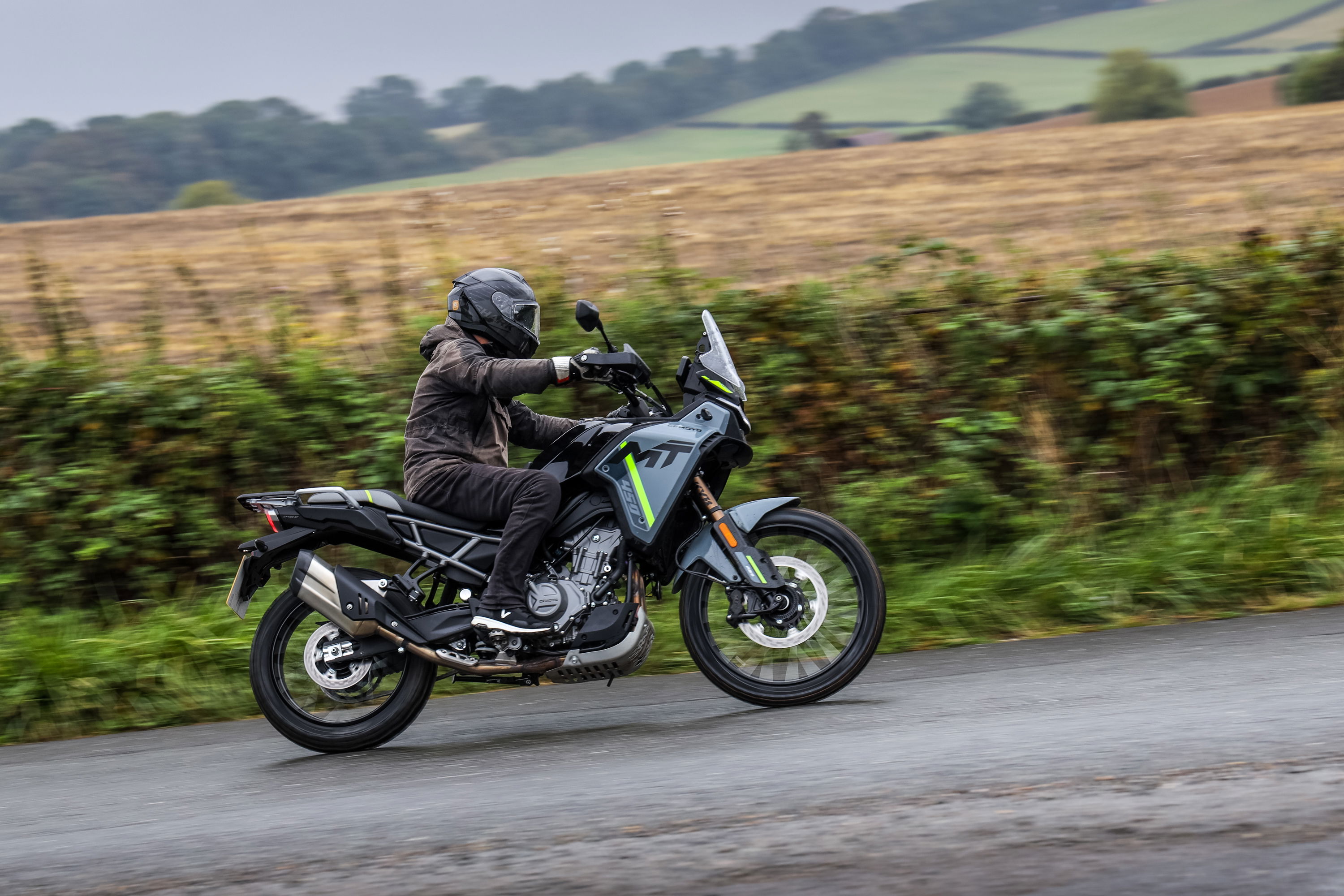 CFMoto 450MT - riding