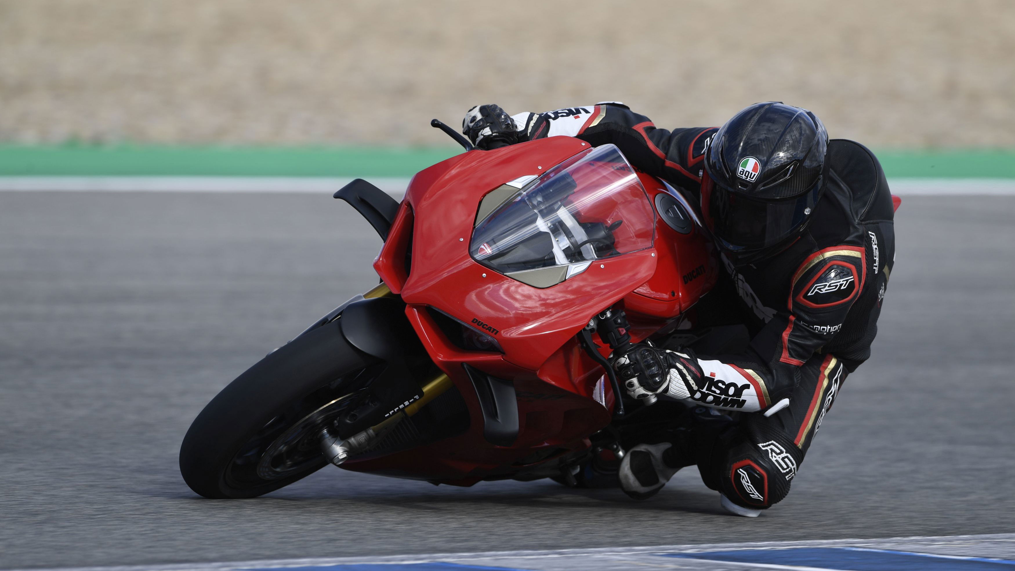 Panigale-v4-s-2022-Visordown-Review